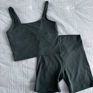 Vuori Performance Set | Green Crop Tank + Biker Shorts | Size M